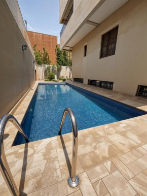 Private Villa, 7 min to Center, Not Overlooked